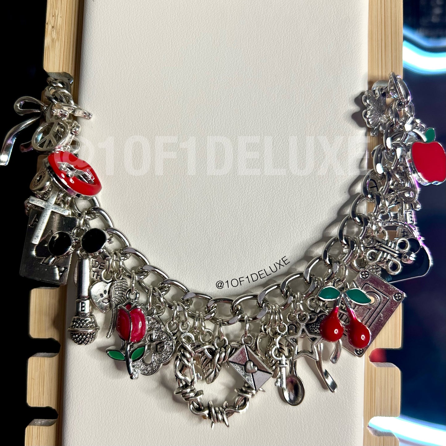 Ayanna (Deluxe - Size 7in)